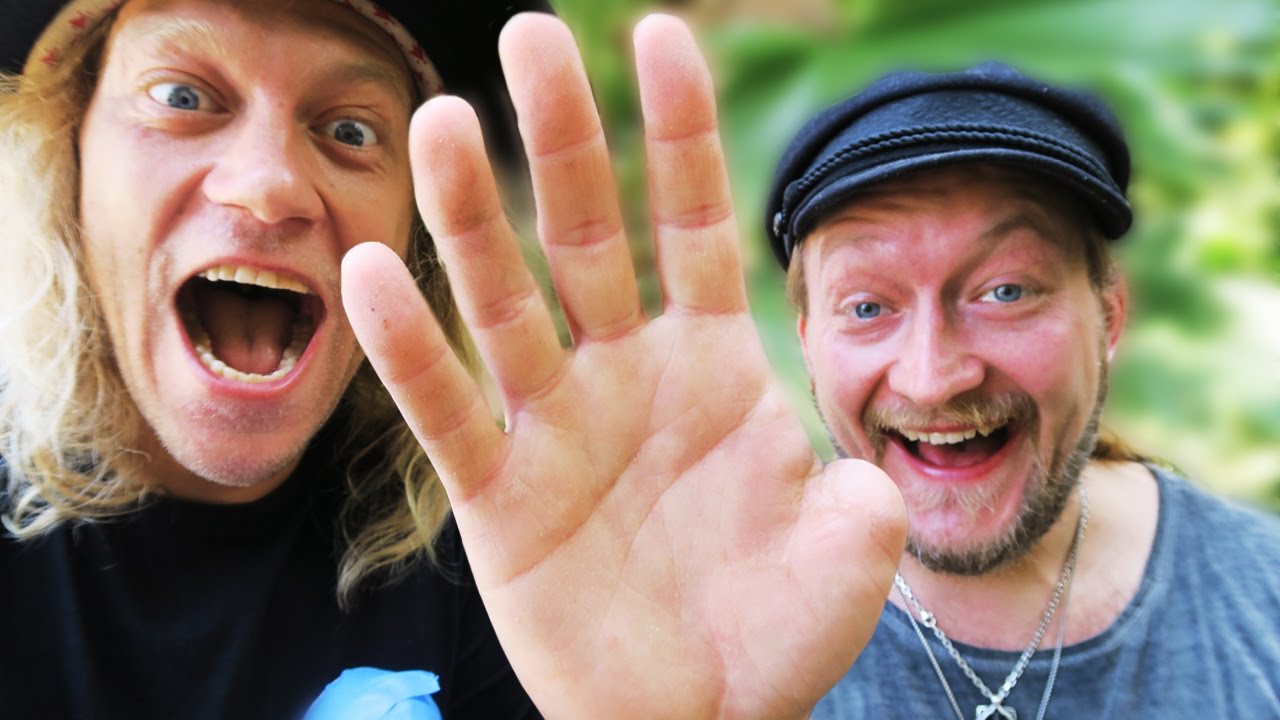 No Thumbs Challenge w Thumbless Man!