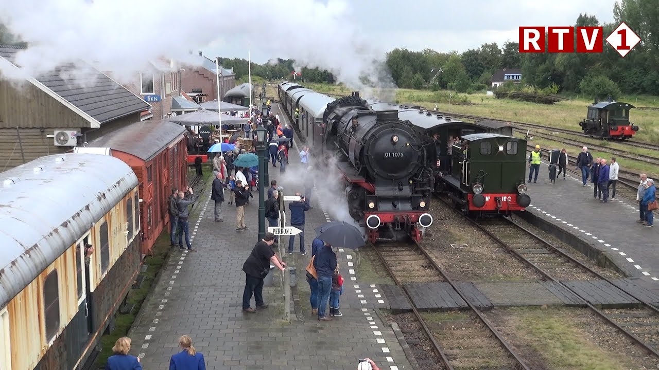 Volle treinen en drukke perrons op Stadskanaalster station