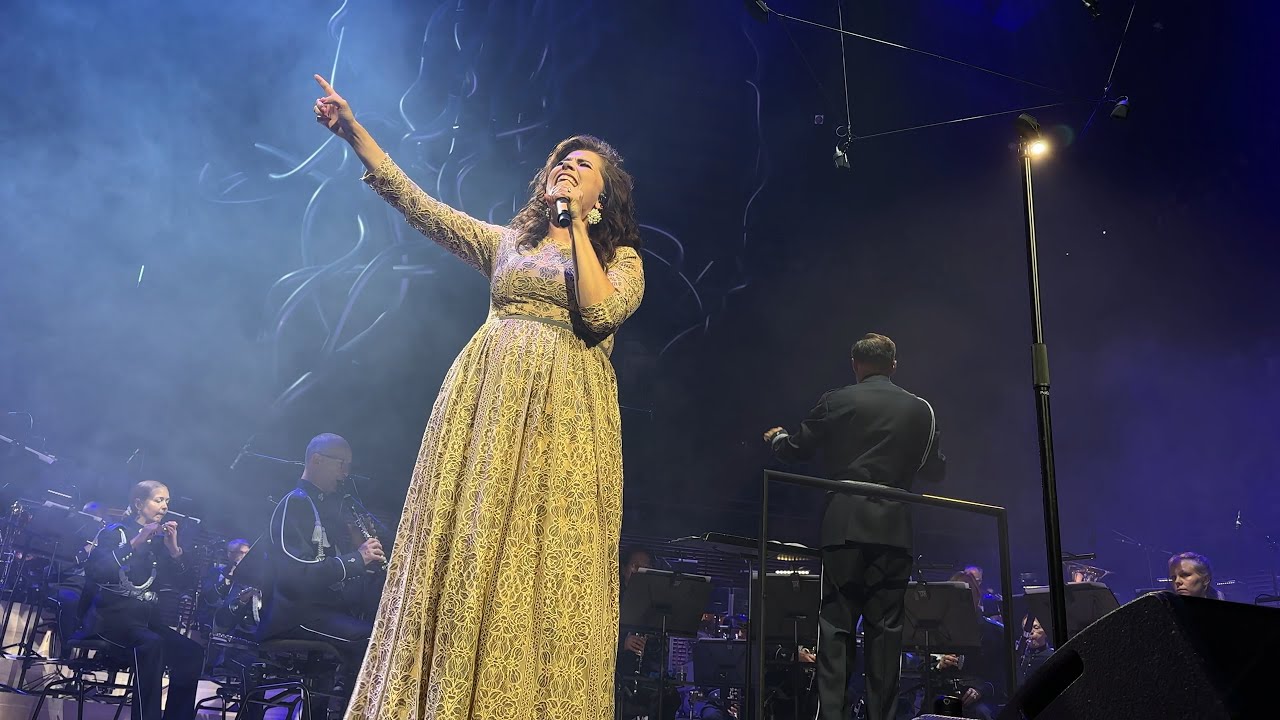 Suvi Teräsniska - Pahalta piilossa (Live) - Musiikkitalo 8.8.2024 Helsinki