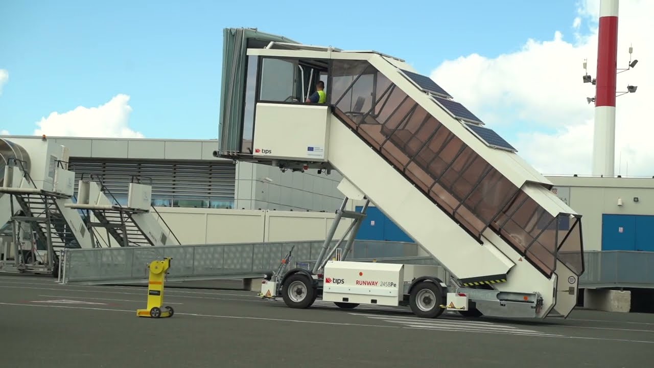 Electric Passenger Stairs RUNWAY2458Pe