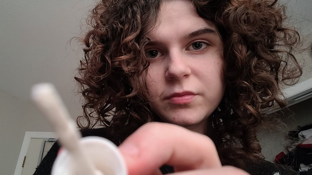 lofi asmr наношу макияж случайными предметами (тихо, с индивидуальным подходом)