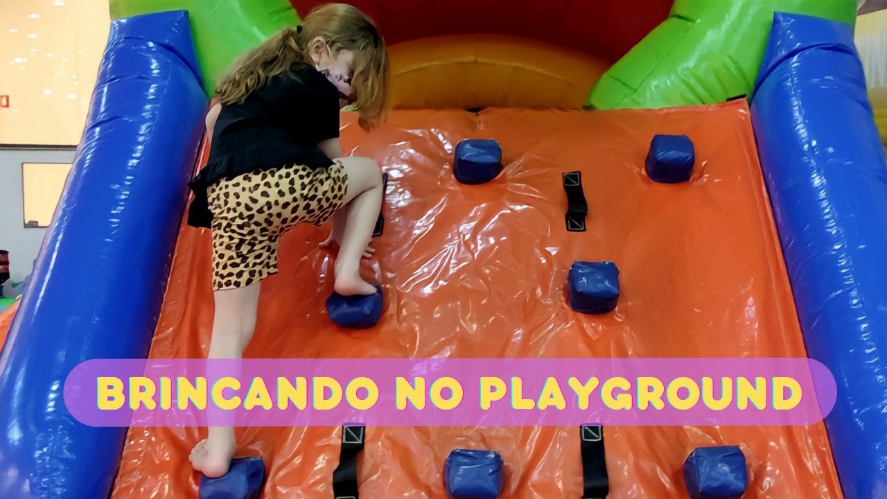 Brincando no Playground do Shopping - Antonella Volpe