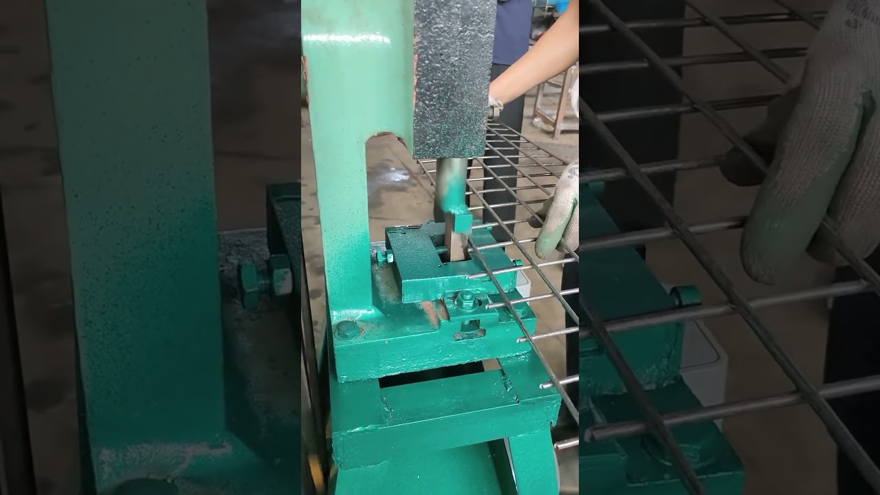Iron mesh cutting process #shorts