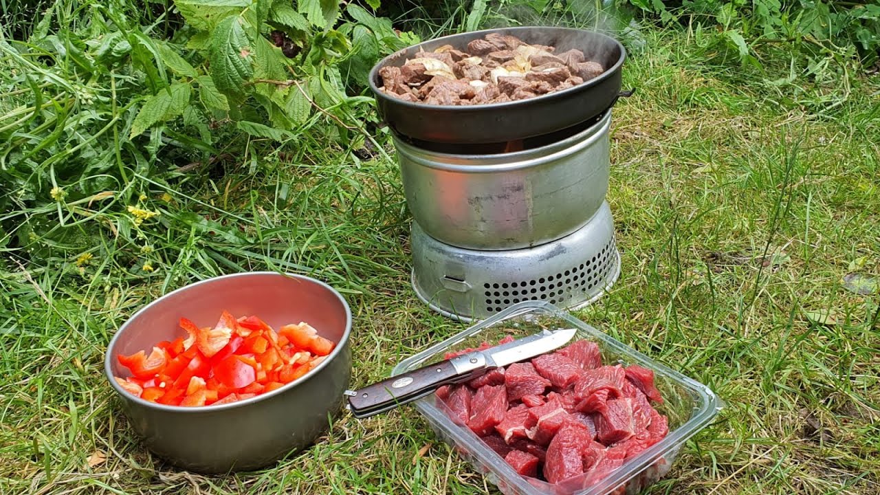 Trangia outdoors cooking: Goulasch, Original Hungarian recipe! Trangia 户外烹饪：Goulasch Stormcooker