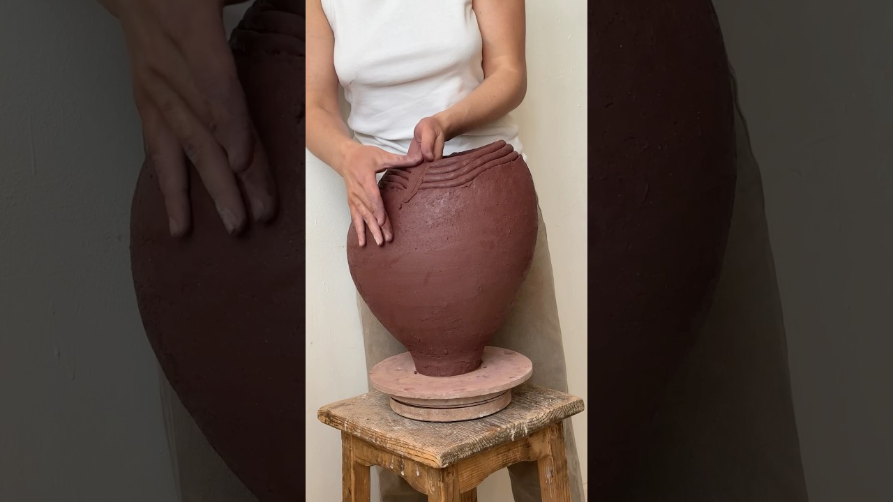 Pottery Hand-building / Coiling a Vessel #coiling #pottery #clay #potterytechnique #ceramics