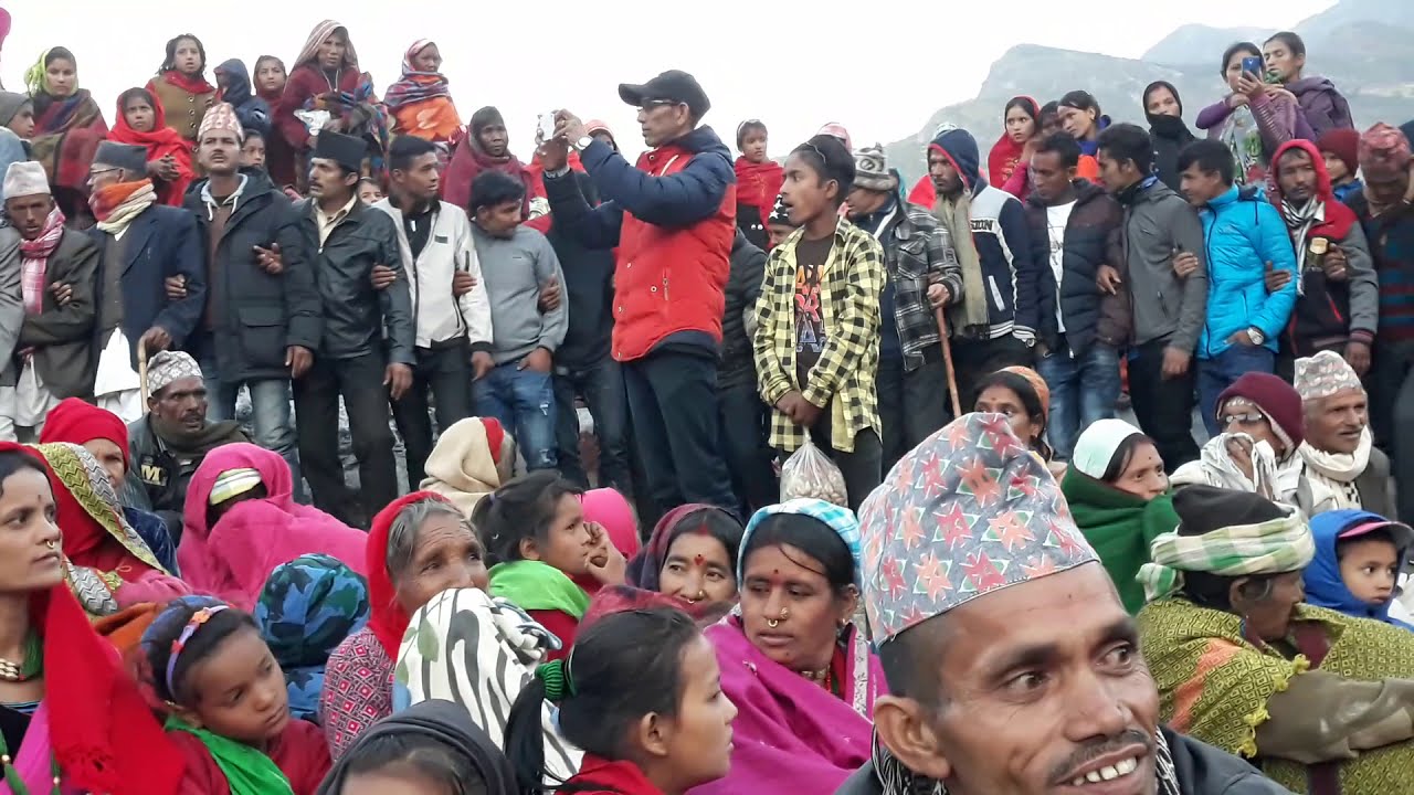 दशैको अवसरमा डौडमा भएको डेउडा