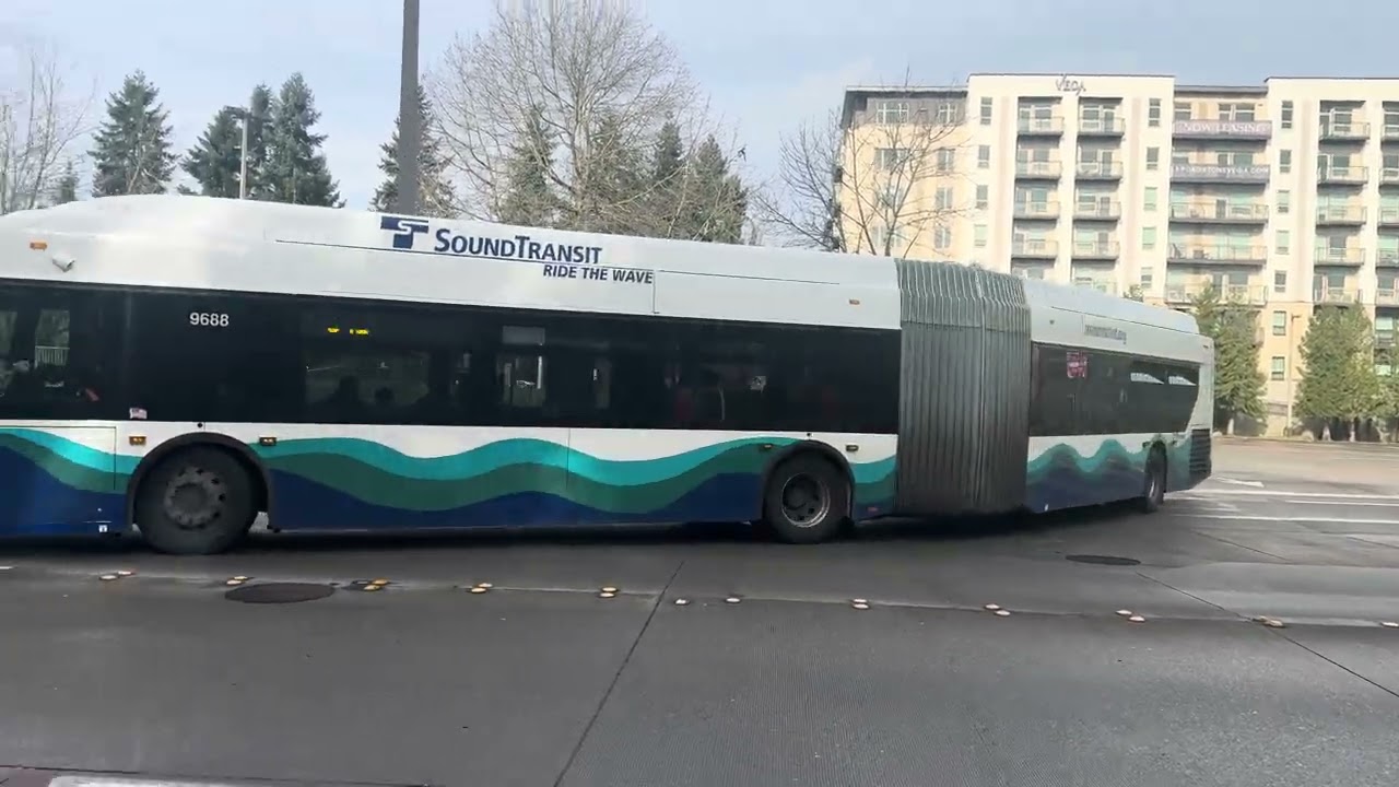 King County Metro & Sound Transit Mid Day Bus Action @ Redmond Transit Center 1/31/26