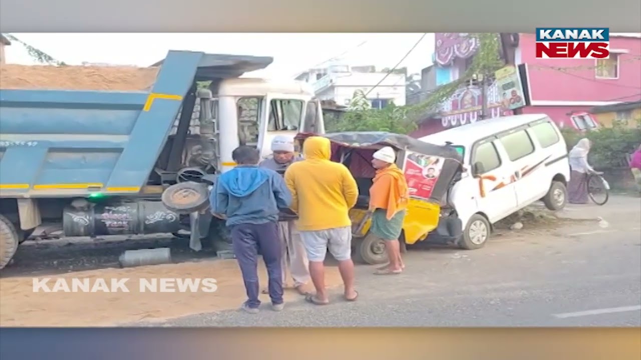 Truck Collision In Cuttack: Overloaded Truck Hits 3 Vehicles, Driver Flees