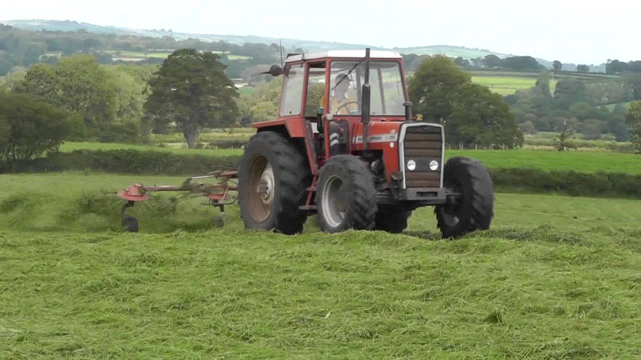 Silage 2011 - Tedding with Massey-Ferguson 290