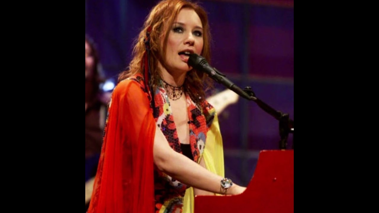 Tori Amos - Strange Little Girl live in Cleveland (2003)