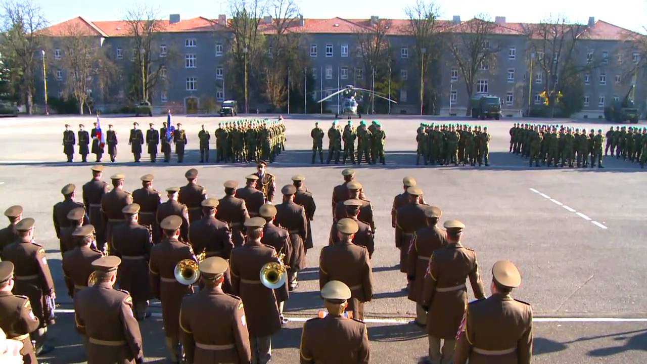 Slavnostní vojenská přísaha nových studentů UNOB 2010 - složení přísahy