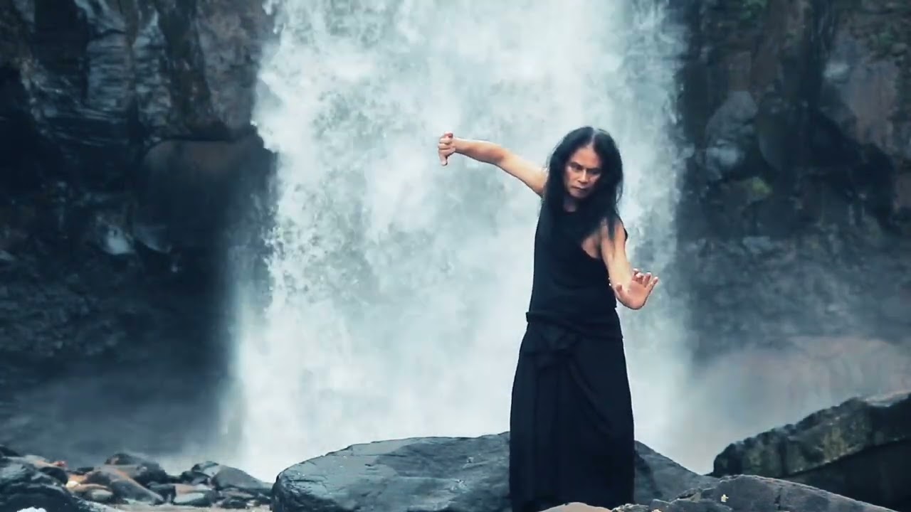 DOKUMEN.TARI - Jelajah Gerak Curug Gombong