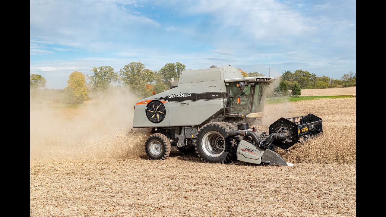 2011 Gleaner R76 combining beans in central Wisconsin 2020