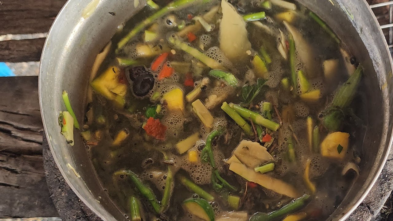 เข้าครัวแกงหน่อไม้สูตรทางฝั่งลาวแซ่บๆ​