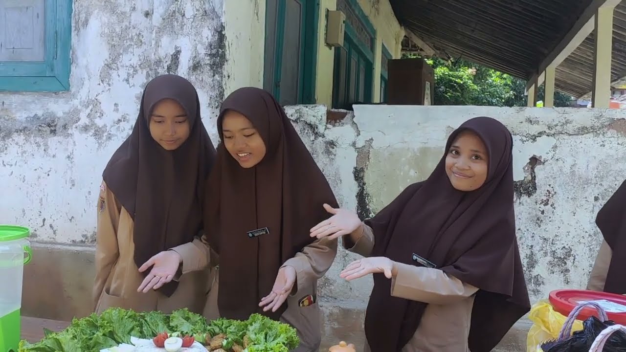 Cosplay dan Masakan Khas Daerah - MAWI Kebarongan