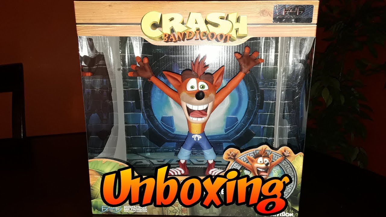 Crash Bandicoot 9" PVC Statue First4Figures Unboxing and Review