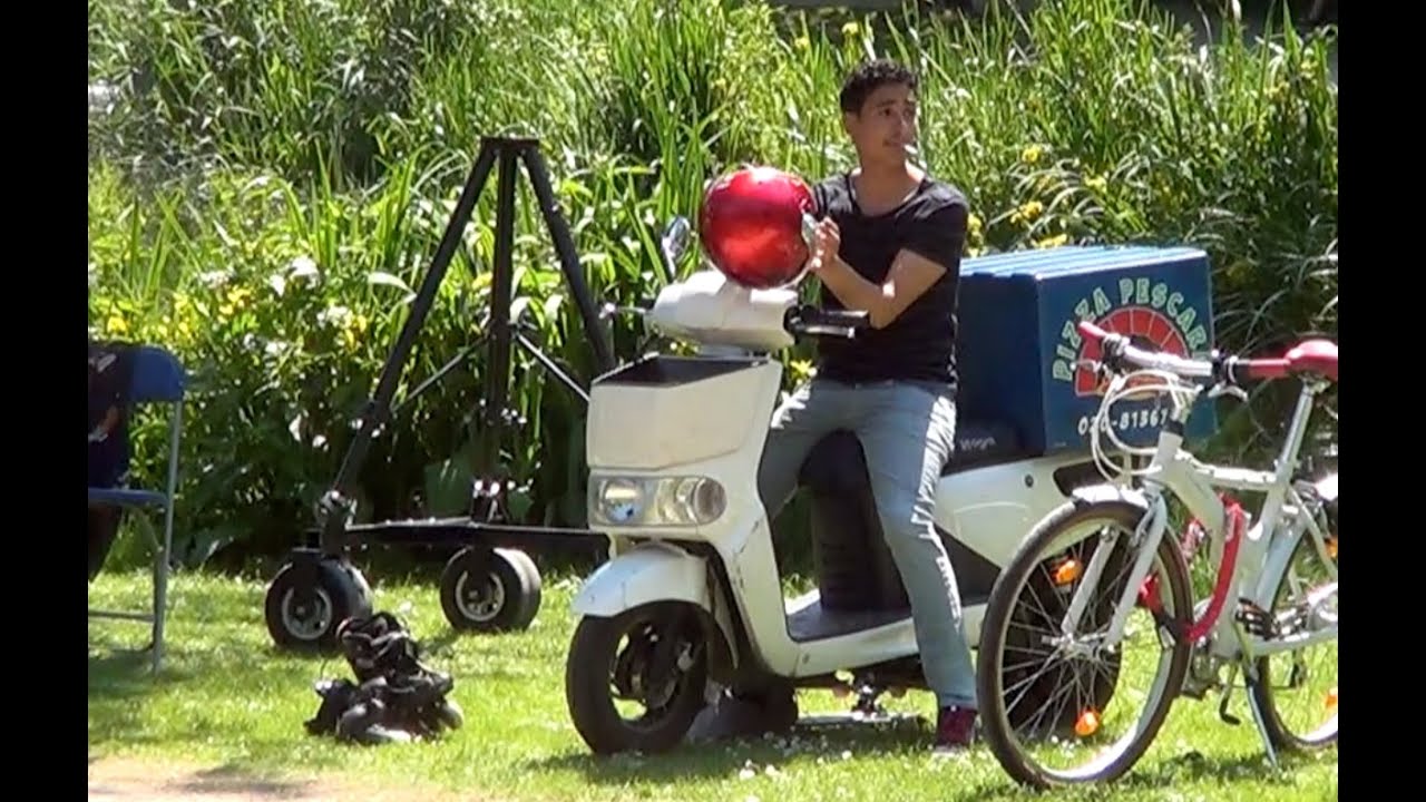 Hassan Slaby NIET ! aangehouden bij opnames Rokjesdag in het Vondelpark
