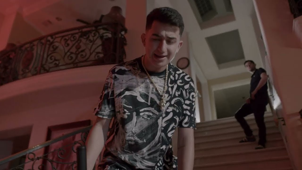 Calle 24 - Mi Nueva Familia [Official Video]