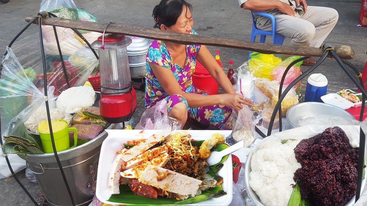 G&aacute;nh x&ocirc;i đường phố ngon v&agrave; sạch hơn 30 năm vẫn h&uacute;t kh&aacute;ch ở S&agrave;i G&ograve;n | street food of saigon