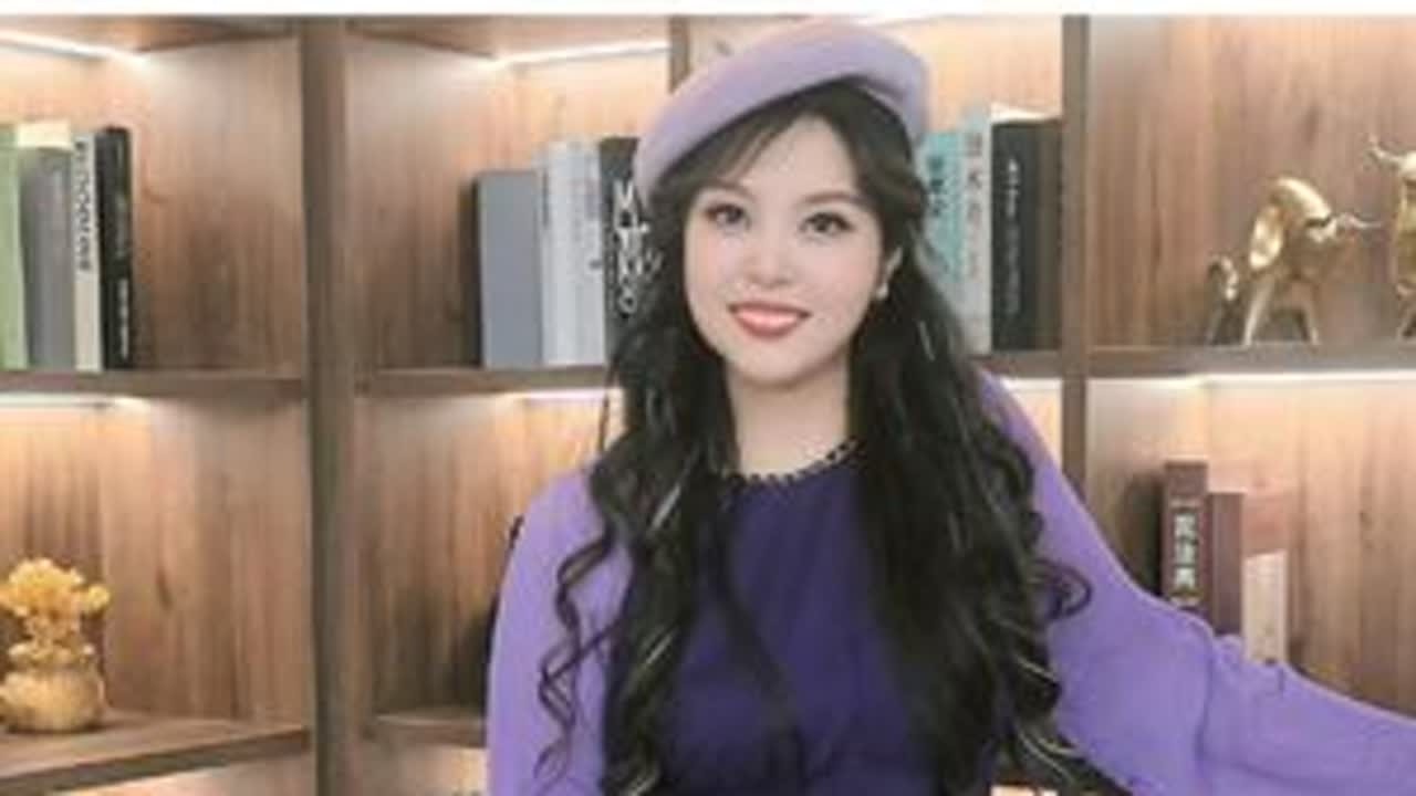 高中时代的性压抑恰恰是对女孩的保护！ 从高中到大学，是人生的巨大分水岭； 高中，是能力不强的男生最后一次“阶级跨越”的机会； 而那些被校服和短发掩盖的优秀女生，正因为“土”，反而被保护了。#...