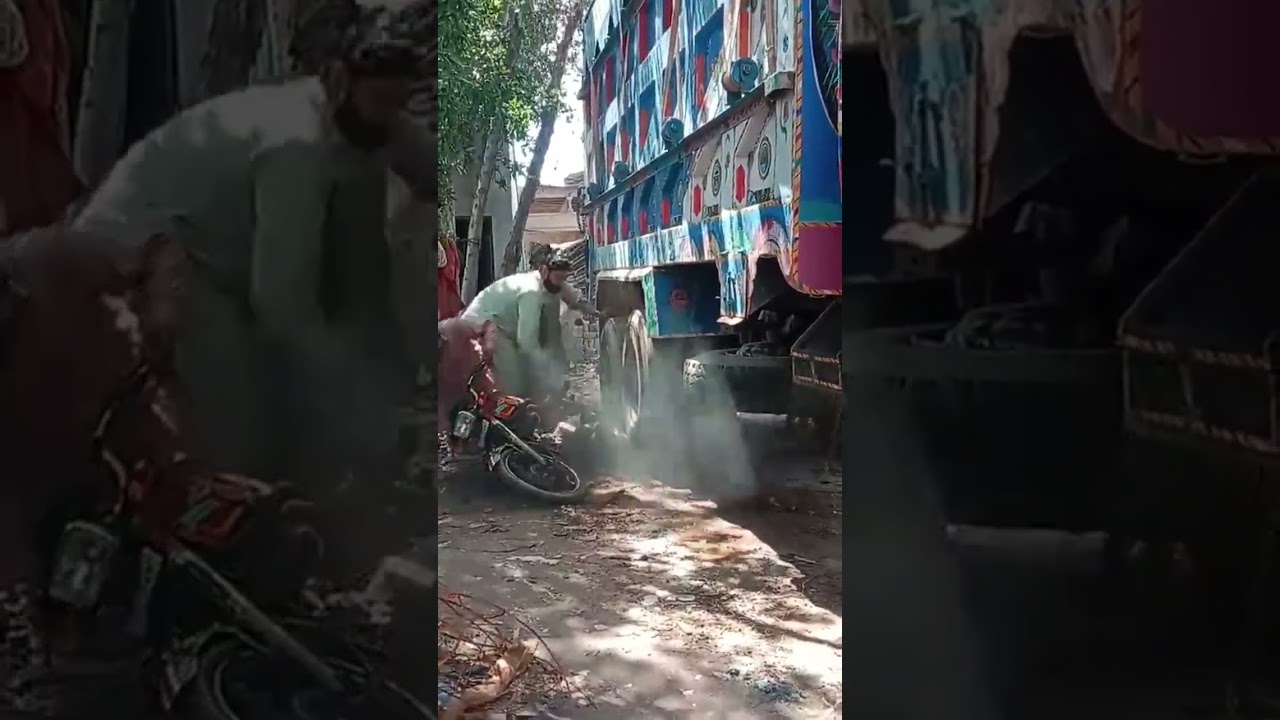 starting Truck with help of motorcycle in Pakistan 😅 #motorcycle #bike #truck #starting #pakistan