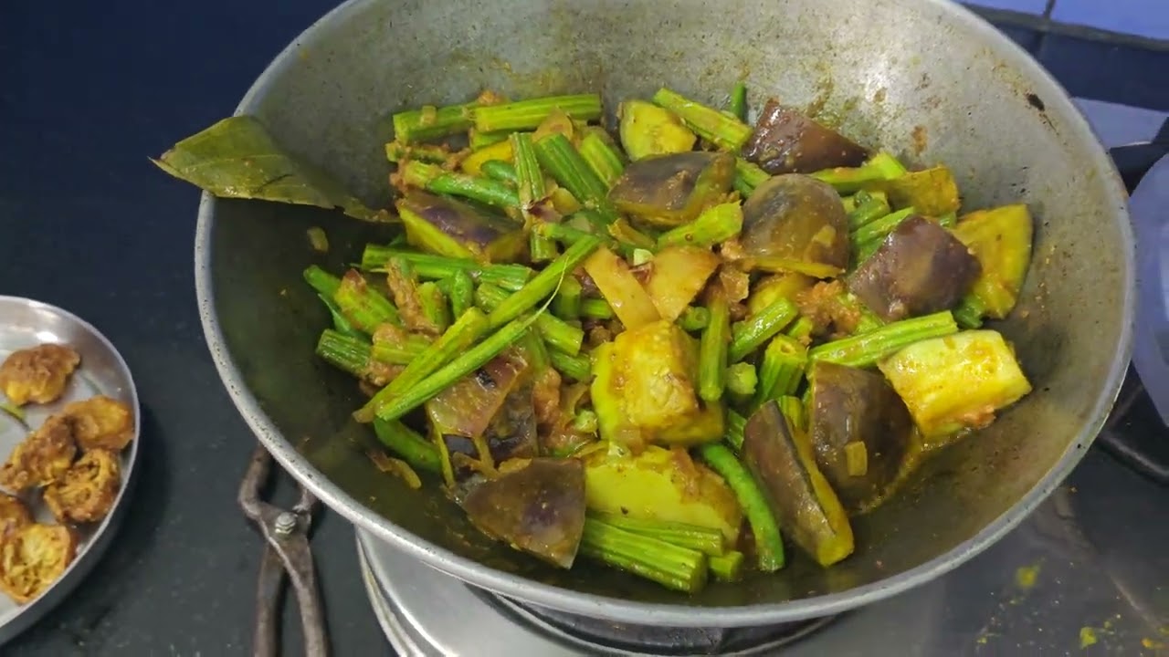 Rakhiya badi sahjan ki sabji simple recipe #food #cookingrecipes #indianfood #homecuisine 