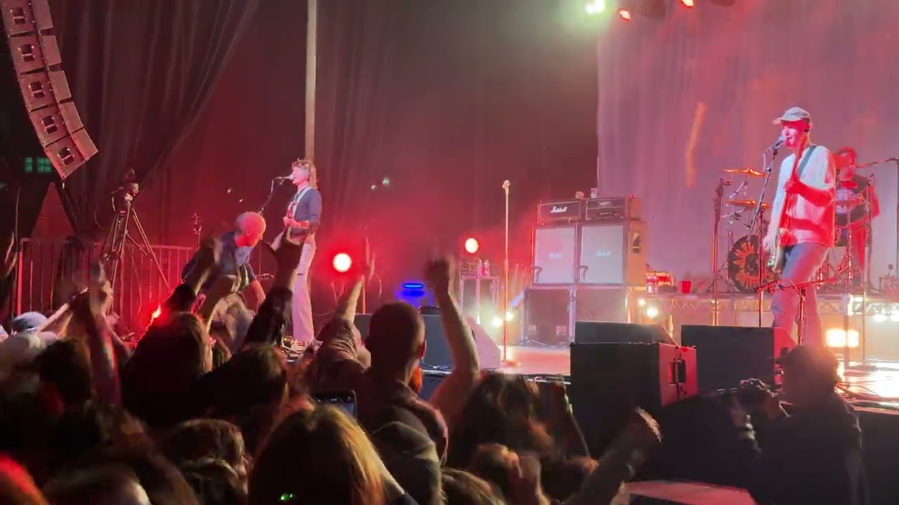 Amyl and the Sniffers - Doing in Me Head - Live
