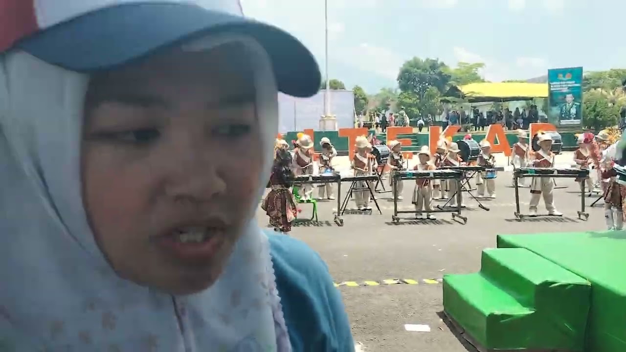Lomba Drum band di poltekad