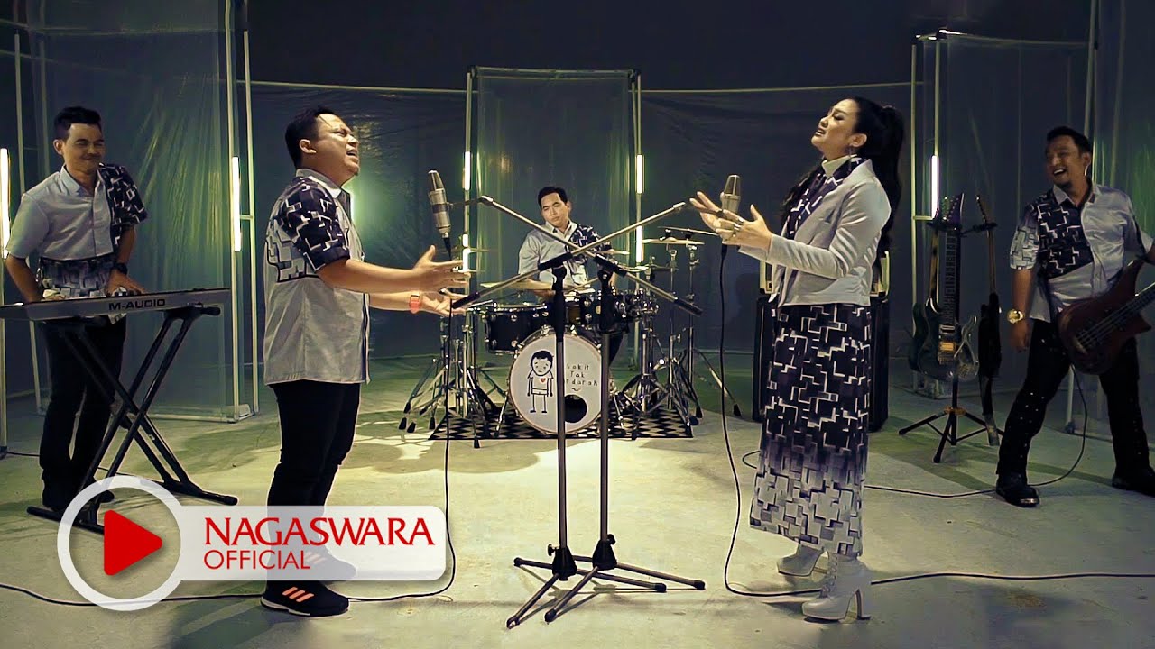 Wali & Fitri Carlina - Sakit Tak Berdarah (Official Music Video NAGASWARA) #music