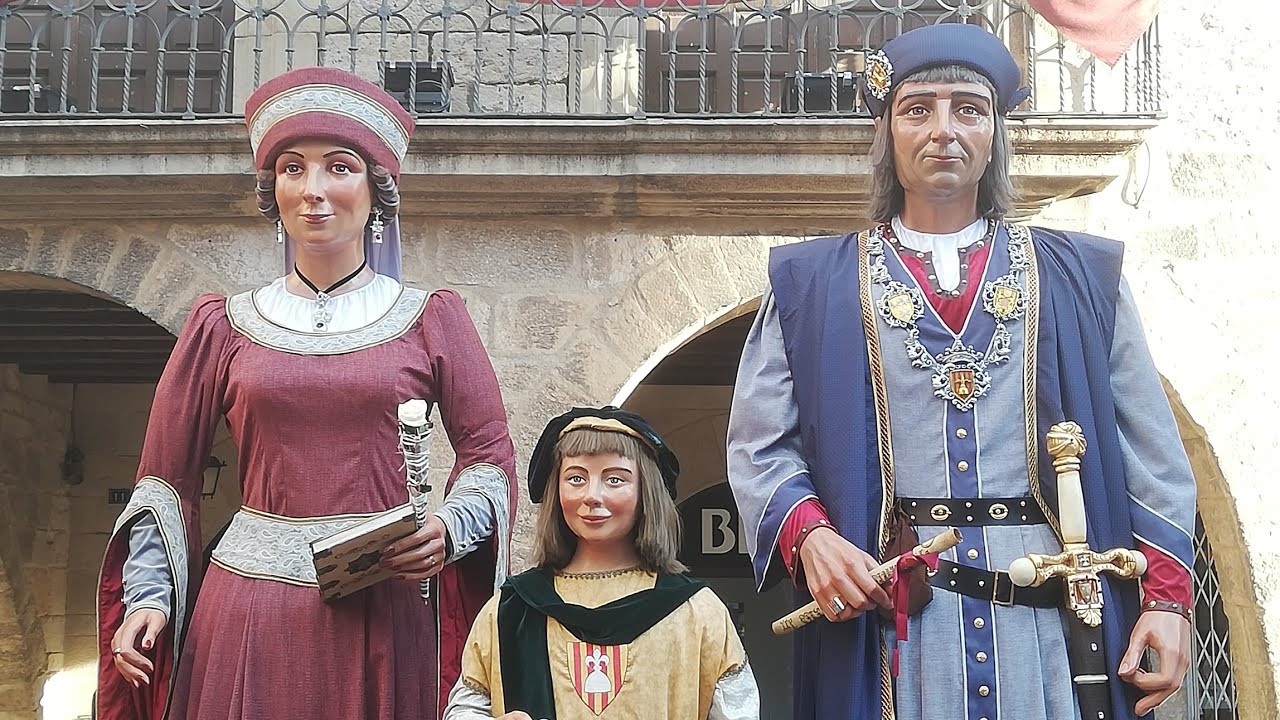 Estrena nous vestits i restauraci&oacute; gegants veguers de Montblanc