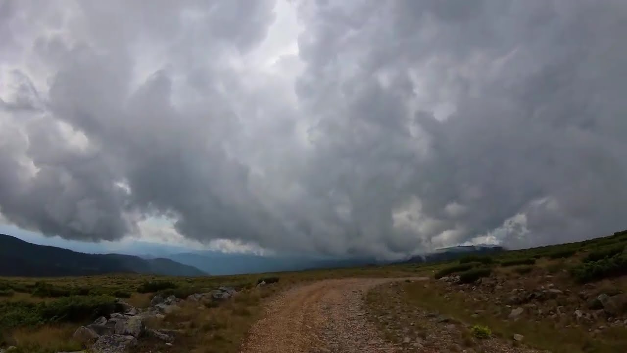 Pe coborare de la Retitis-Statia meteo catre fosta Cariera de sulf Calimani,M-tii Calimani,partea II