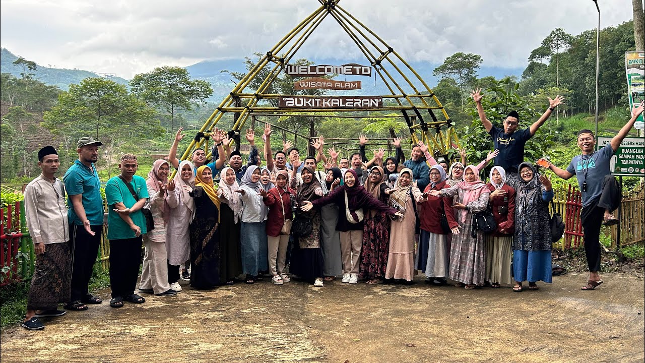 ZAHRA WISATA - STUDY PENGUATAN KARAKTER KKG PAI KECAMATAN MAYONG JEPARA GOES TO KARANGANYAR