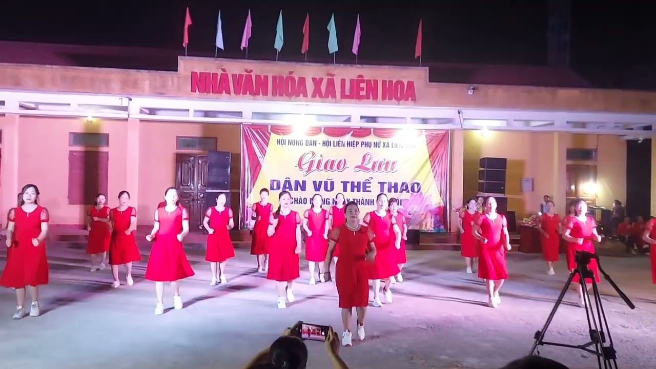 Bài Mùa xuân trên thành phố Hồ Chí Minh. Đội DV thôn Vạn Thắng - xã Liên Hoa.