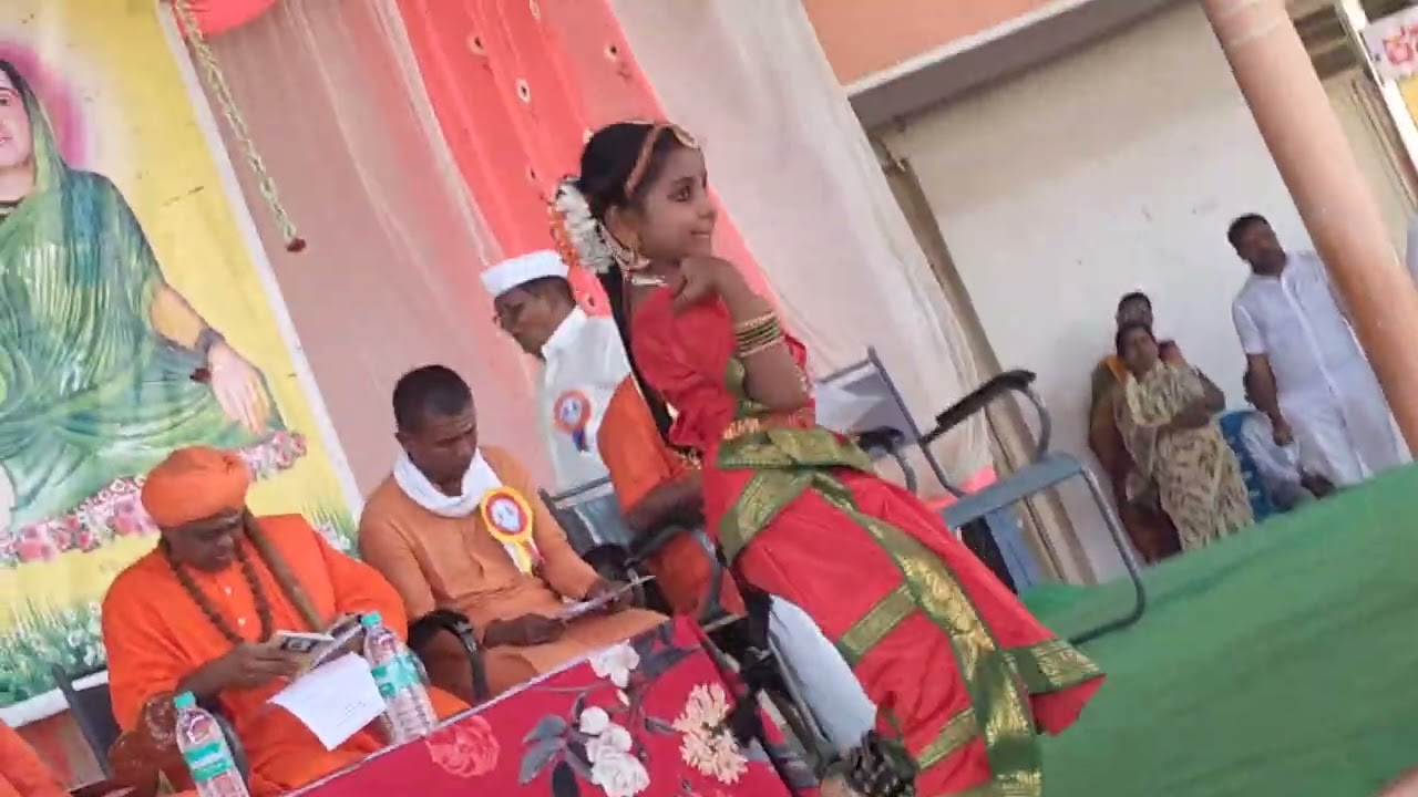 ಶರಣ  ವೀರೇಶ್ವರರ ಪುಣ್ಯ ಸ್ಮರಣೋತ್ಸವ ಕಾರ್ಯಕ್ರಮದಲ್ಲಿ ವರ್ಷ ವೀರೇಂದ್ರ ಪಾಟೀಲ್ ವಚನ ನೃತ್ಯ ಕಾರ್ಯಕ್ರಮ 