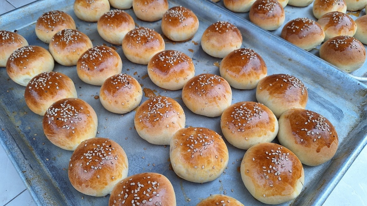 Delicioso pan relleno de queso Philadelphia