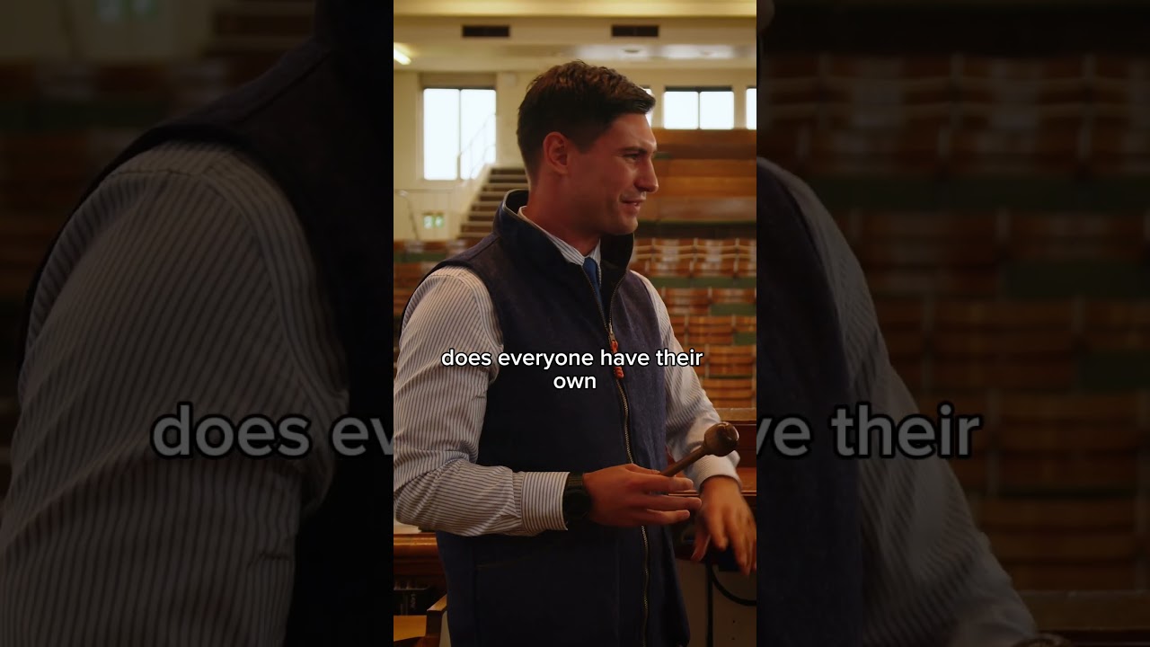 What&rsquo;s a Gavel? | Horse Racing Auction Explained