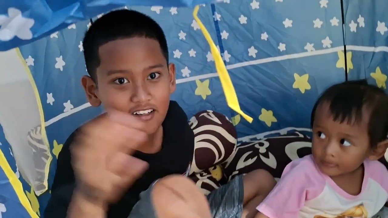 Bermain di Tenda Biru Model Castle