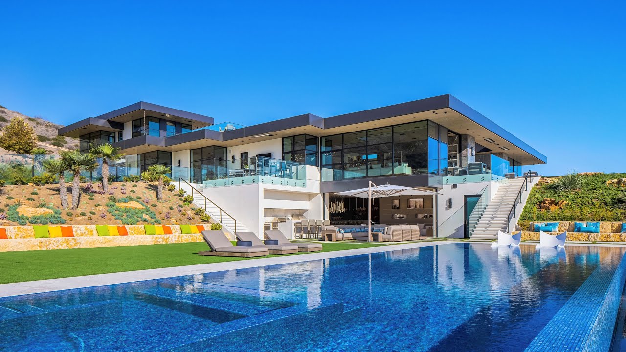 Mega Mansion at Carbon Beach Terrace 5012 Malibu, featured by Siller Stairs