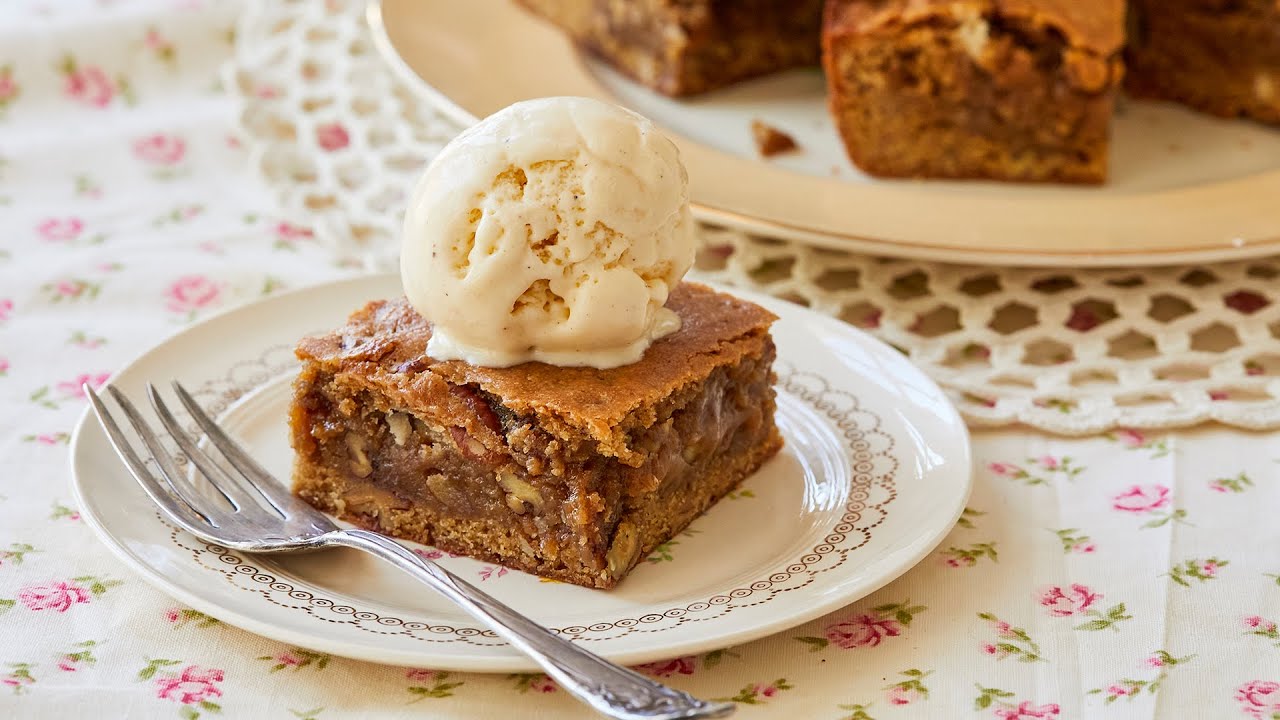 Maple Pecan Blondies | Bigger Bolder Baking