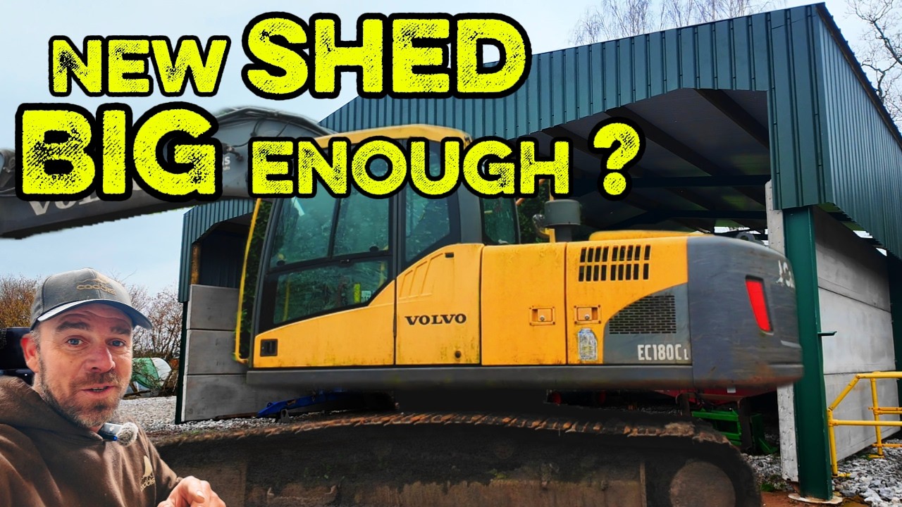 Резка металлической облицовки и обшивка фермерского сарая профилем коробчатого сечения, покраска ...