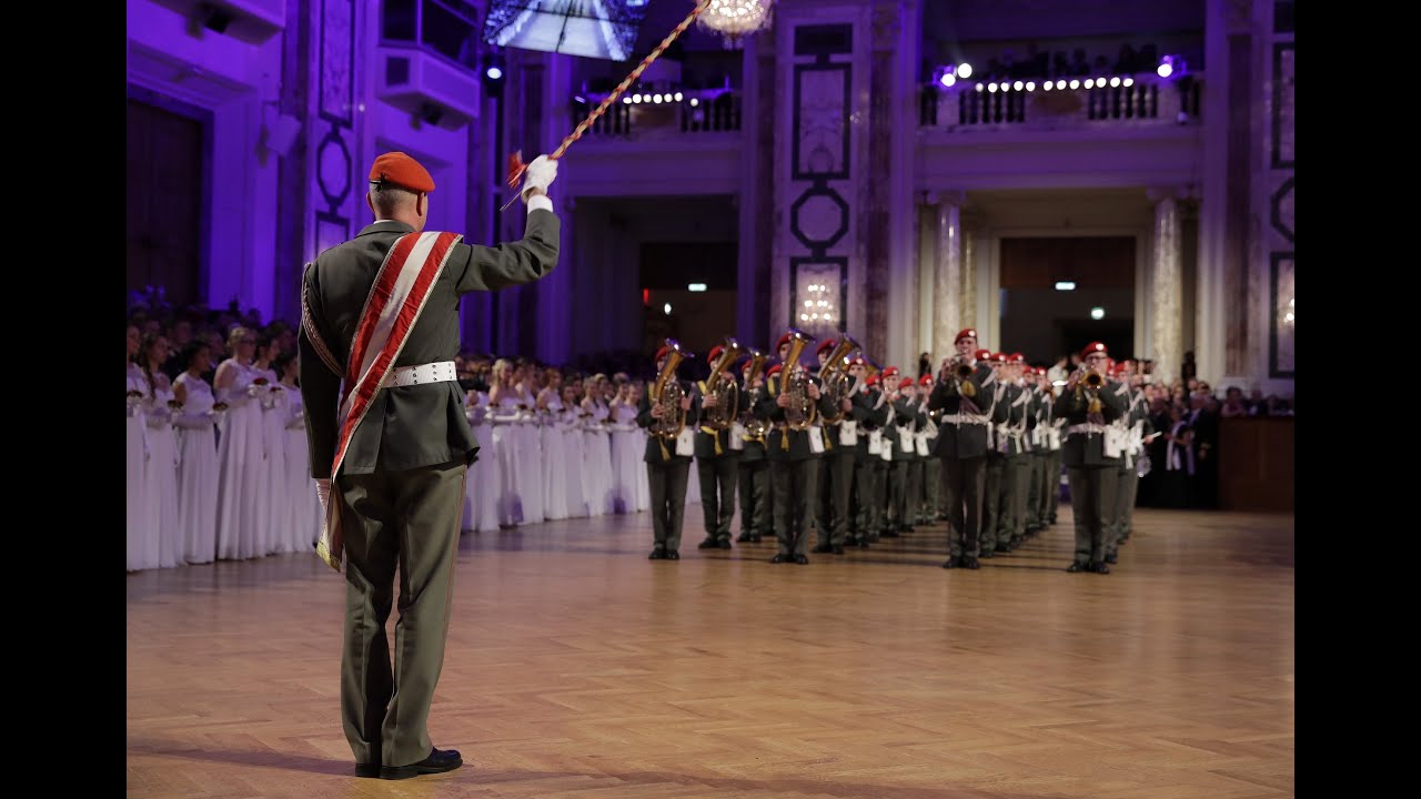 Showvorführung der Gardemusik am Ball der Offiziere