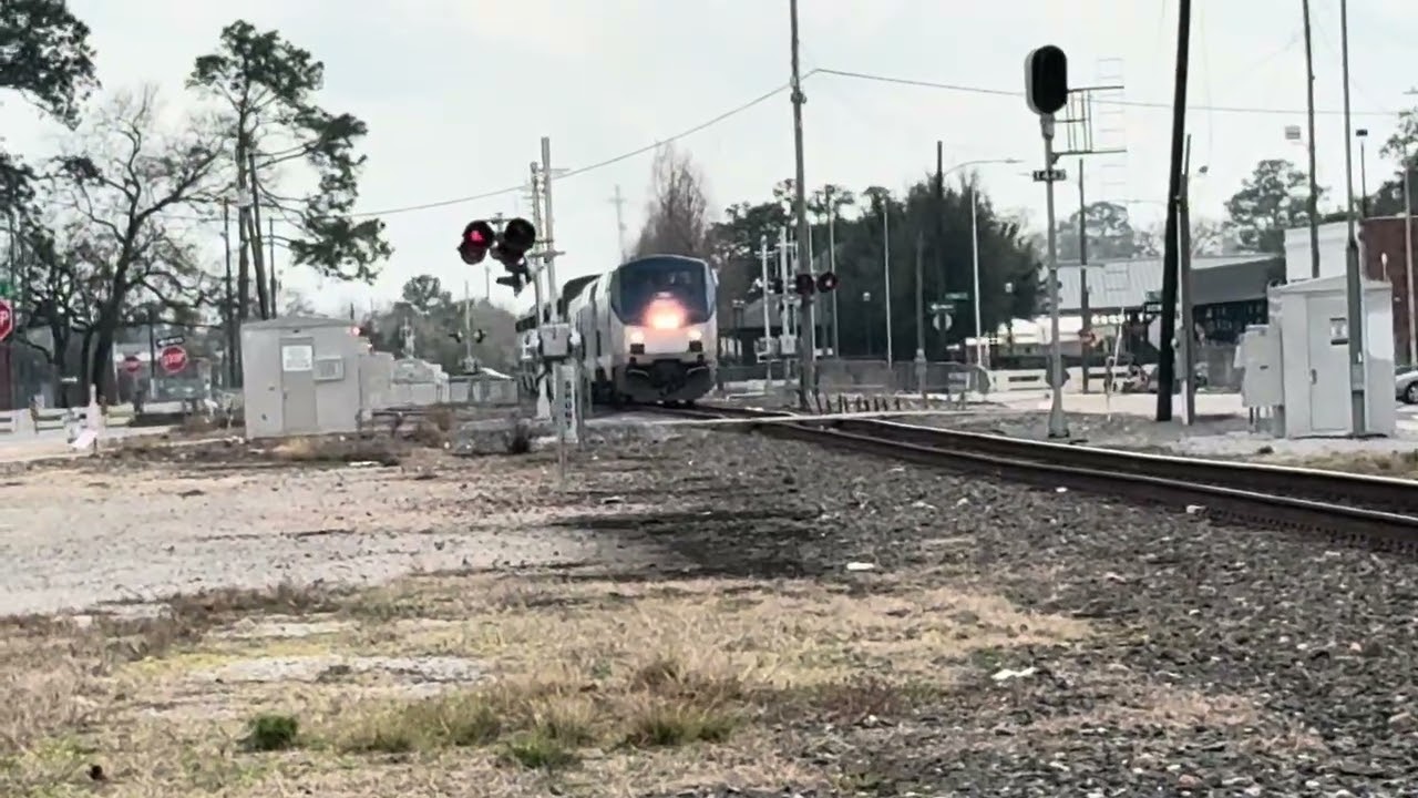 Valentine’s Day video: Amtrak sunset limited #1 with nice K5LA horn. Happy Valentine’s Day!! 💕💕