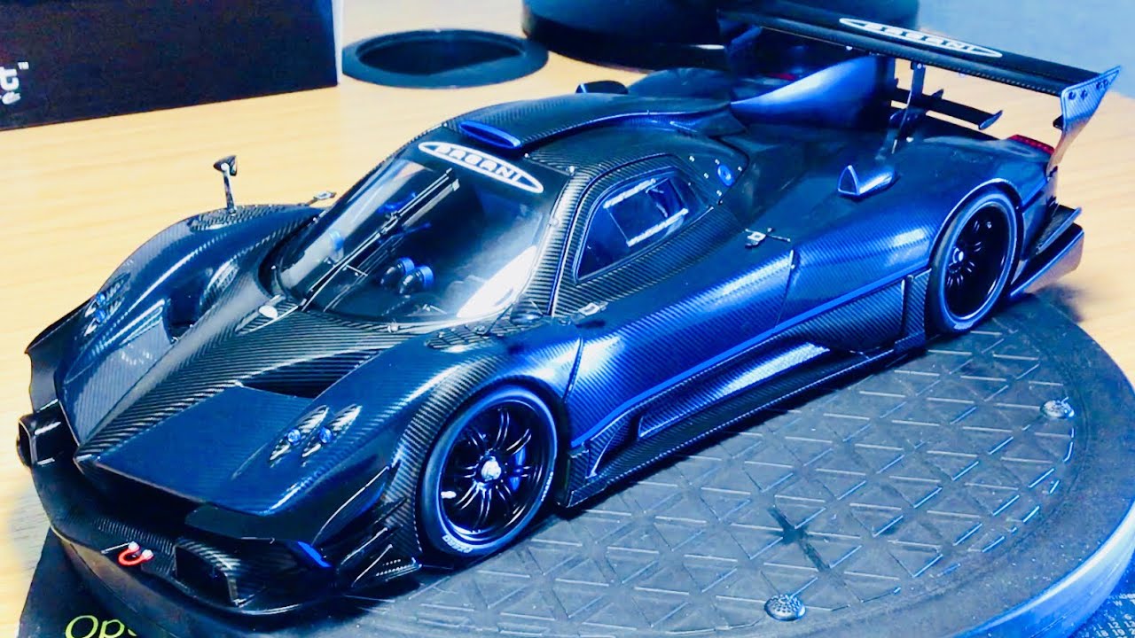 Серия AUTOart Signature | Pagani Zonda Revolucion Blue/Black Carbon Fibre 1/18 | Подробный обзор