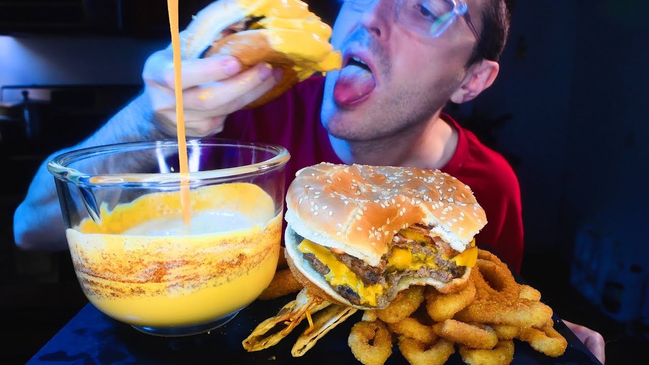CHEESE SAUCE BURGER KING FEAST! CHEDDAR BACON KING + TACOS CHEESE STICKS ONION RINGS  * MUKBANG*