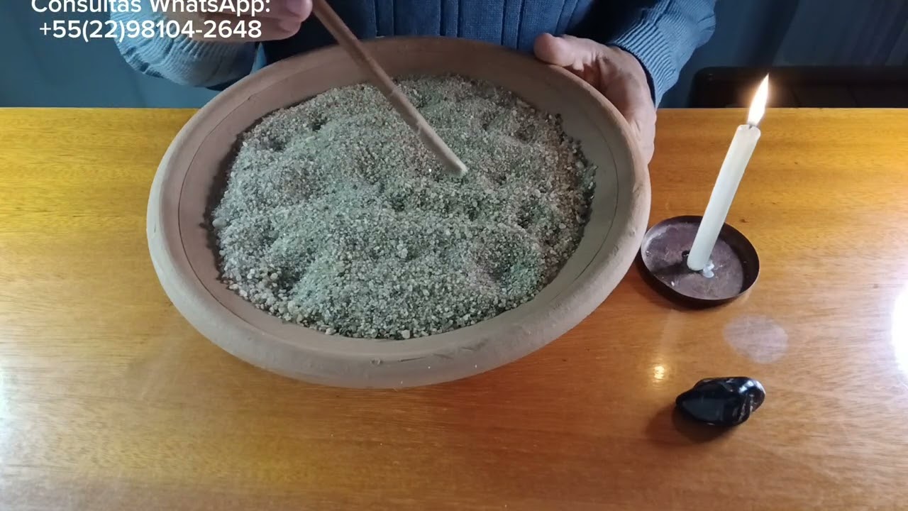 Quem esconde em silêncio que ama você ?#tarot