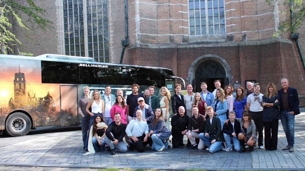 Met de cast van 40-45 De Musical op historische tour door Rotterdam