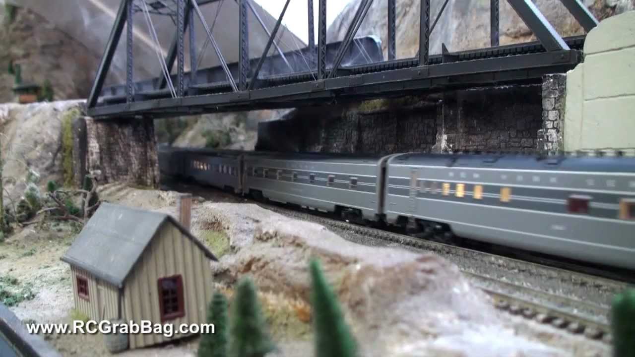 MTH 20th Century Limited 1940 Colors 10-car consist in HO