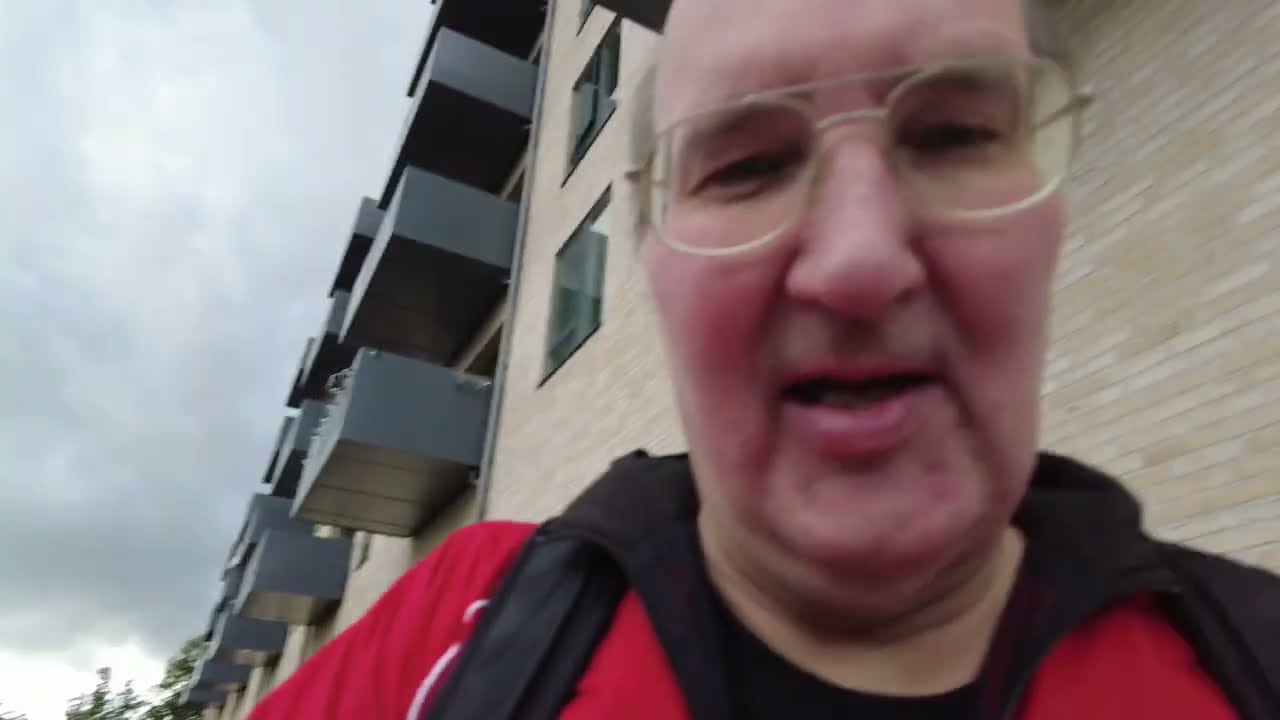 MongoTV_9092 - MIN GÅTUR - Del 5 - Spiser Pølse Tankstation - LIDL - SLIK - CHIPS - COLA