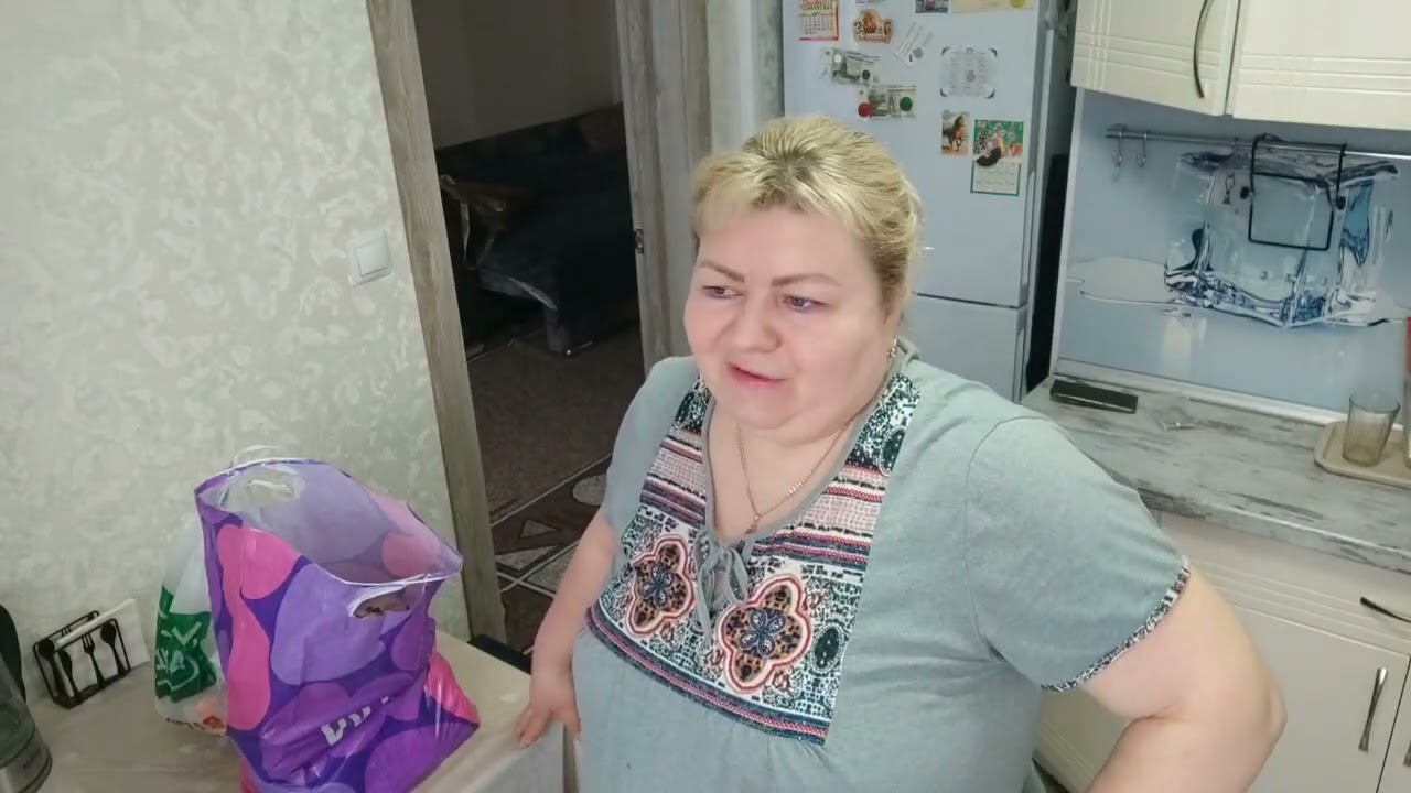 ВЫБРАЛАСЬ В ЦЕНТР. ПРОГУЛЯЛАСЬ ПО МАГАЗИНАМ. ВО ВРЕМЯ ЕГО ВСТРЕТИЛА