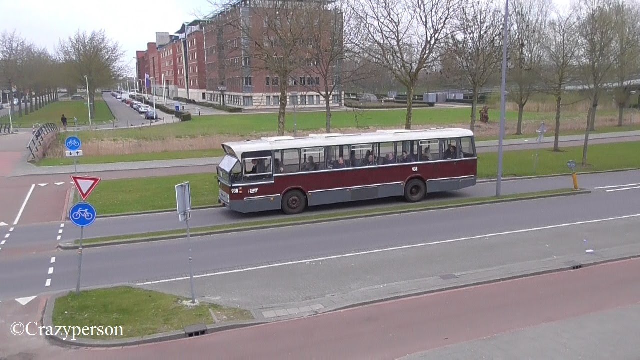 Oude DAF bussen rijden langs als metrodienst #50jaarMetro
